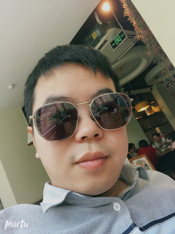 月台等路人的第一张照片--尤溪婚介网