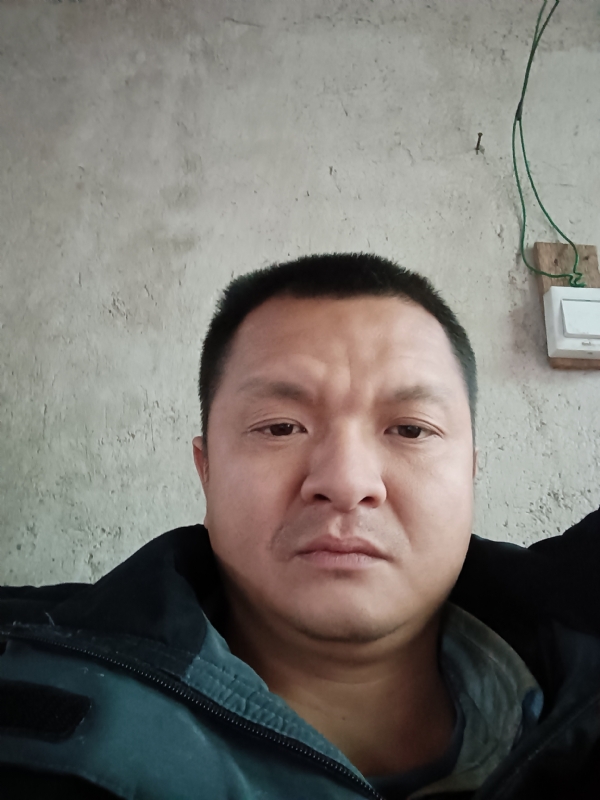 兰成龙的第二张照片--尤溪婚介网